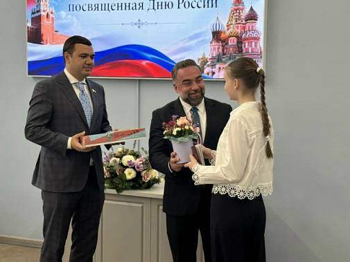 Сегодня вручили первые паспорта юным жителям Пролетарского района донской столицы