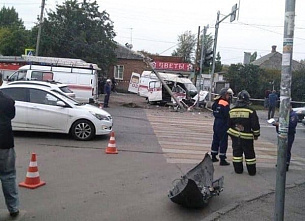 В Ростове лихач протаранил «Скорую»: семь пострадавших
