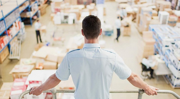 Средняя зарплата начальника склада в Ростове-на-Дону составляет 60 000 рублей в месяц