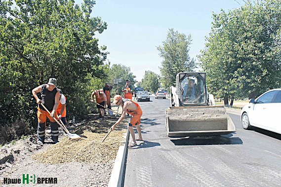 В станице Багаевской ДРСУ «Дон» строит отличные дороги, тротуары, устанавливает остановочные комплексы. Станица попала в зону ростовской агломерации и получила средства по государственной программе «Безопасные и качественные дороги».