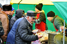 Новогодние подарки малоимущим