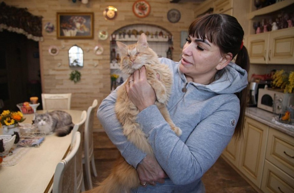 Принимает поздравления лучший волонтер-зоолог Людмила Иванова