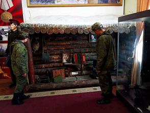 Военно-исторический музей ЮВО 9 мая открыл партизанскую землянку и провёл экскурсии