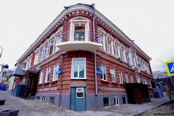 «Ренсковый погреб» располагался в этом доме на углу современных Газетного и Ульяновской.