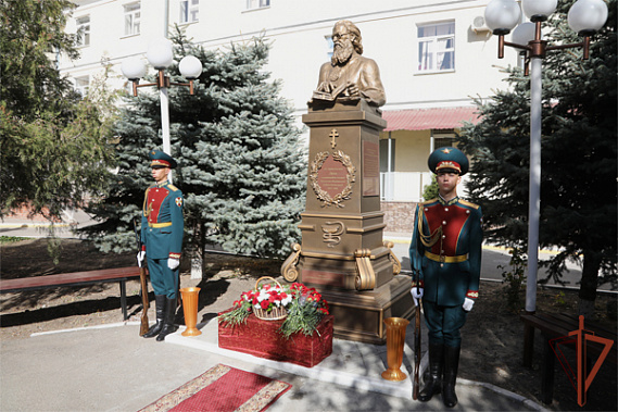 В Новочеркасске открыли памятник выдающемуся хирургу и богослову святителю Луке Крымскому