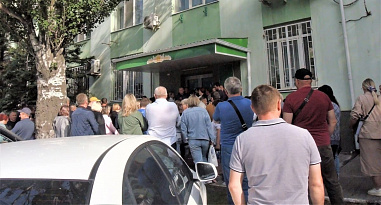 Сегодня у областного минсельхозпрода желающие получить субсидии образовали очередь