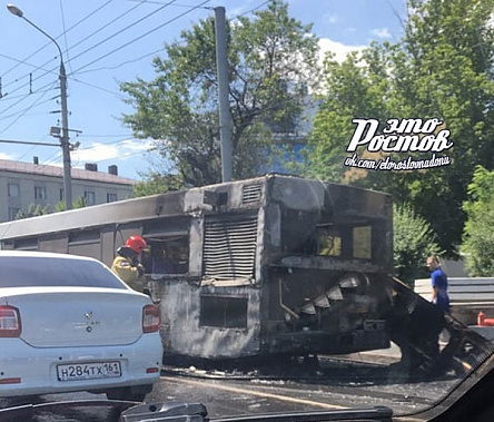 В Ростове сгорел пассажирский автобус