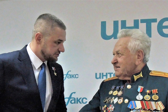 Сегодня поздравления принимает руководитель Ростовской городской организации ветеранов и представительства «МЕГАПИР» на Дону Валентин Гербач