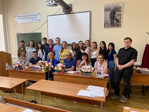 День сдачи госэкзаменов перед получением диплома. В комиссии — главред закрывшегося вскоре 