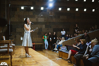 В третий раз она - первая