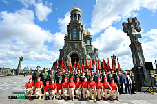 Боевые знамена переданы на Дон