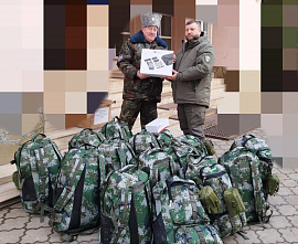 Донским казакам-добровольцам передали тактические рюкзаки из Сибири