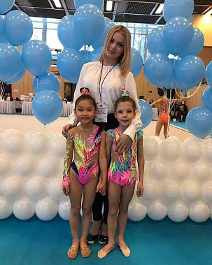 Три батайские гимнастки выступили по-королевски