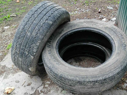 Ростовчане вновь стали выбрасывать старые шины на улицу