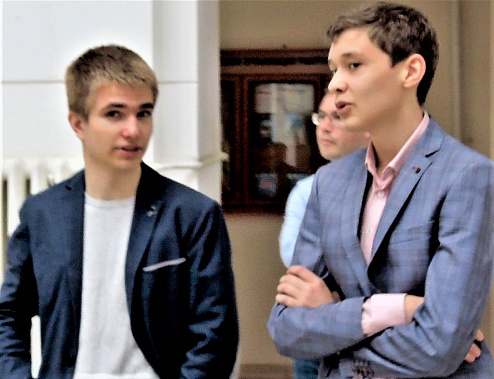 Гроссмейстеры  Алексей Сарана и Андрей Есипенко