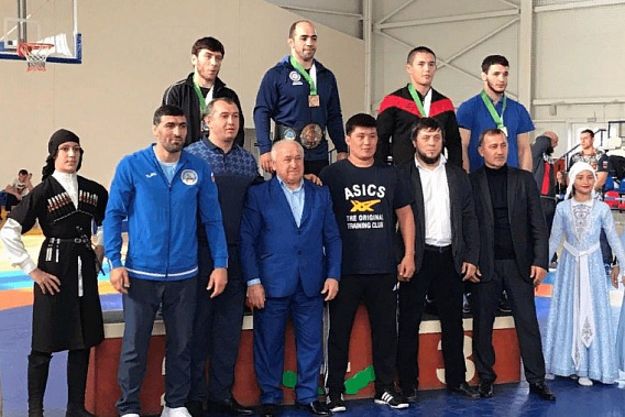 Донские борцы завоевали медали в Адыгее
