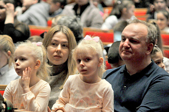 В Ростов на губернаторскую ёлку приехали 600 детей