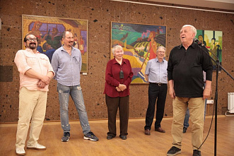 «Солнечный художник» в клубной библиотеке