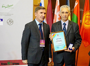 Классики скрестили кии