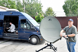 Даниил Каневский и Валерий Хомяков – экипаж передвижной станции спутниковой связи.