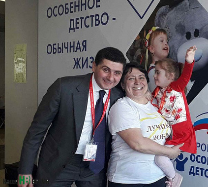 Саркис ГОГОРЯН, координатор регионального партийного проекта «Особое детство», депутат Законодательного собрания, и мама особенной девочки Натальи Надежда ЛИТВИНЕНКО уверены Саркис ГОГОРЯН, координатор регионального партийного проекта «Особое детство», депутат Законодательного собрания, и мама особенной девочки Натальи Надежда ЛИТВИНЕНКО уверены
