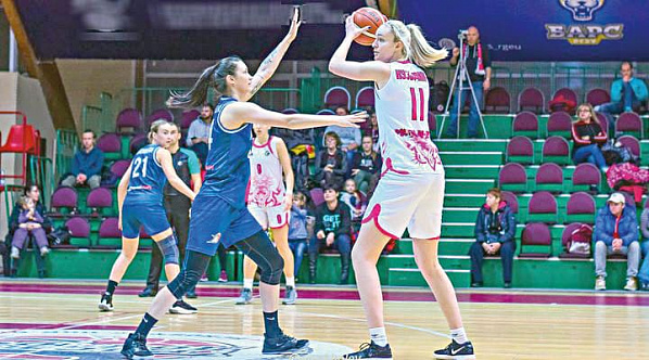 С мячом баскетболистка «Ростов-Дона» Ксения КУЗЬМИНА. Фото с сайта БК «Ростов-Дон–ЮФУ»