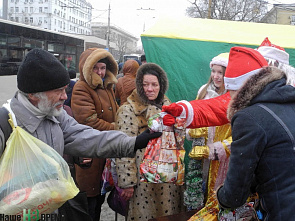 Новогодние подарки в бесплатной столовой