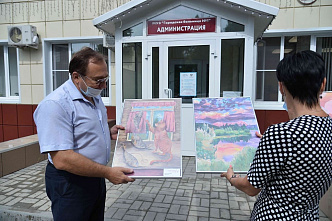 Ростовская АЭС: более 200 жизнеутверждающих художественных работ передано в медучреждения Волгодонска и сельских районов