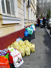 Собранные подарки с трудом увезли на нескольких автомобилях