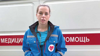 Врач скорой помощи Дарья Глотова с волонтерами «ЛизаАлерт» пришли на помощь попавшему в беду