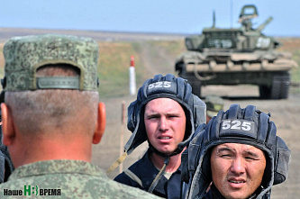 Донские танкисты провели учения в преддверии профессионального праздника