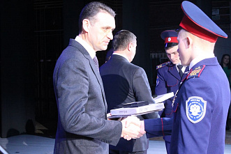 Двух кадет сальского лицея наградили медалями МЧС России