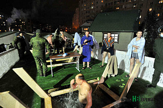 Донские военные отметили Крещение купанием в купелях у главного храма ЮВО