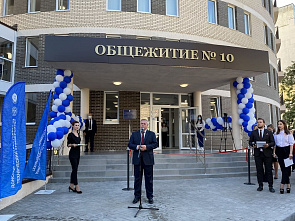ДГТУ возвел новое общежитие и скульптуру выпускников