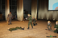 Равнение на Героев