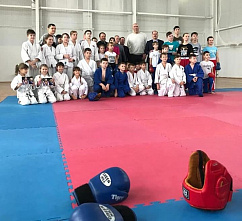 Мастер-класс от Николая Валуева получили юные спортсмены Дона