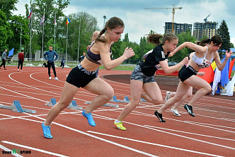 Курсанты вышли на стадион