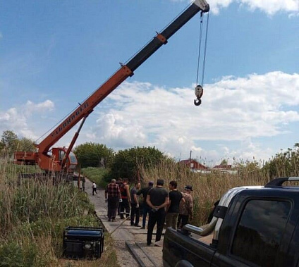 Хуторяне Октябрьского района сами отремонтировали мост