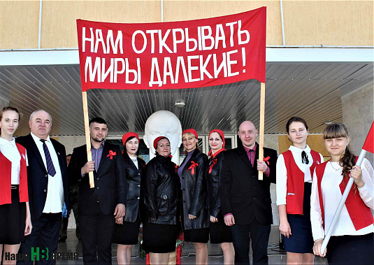 В эстафете поучаствовали члены молодежных организаций наших дней.