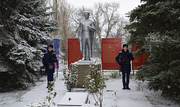 В несветайском хуторе Каменный Брод почтили память курсантов РАУ