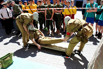 Наградили  будущих  новобранцев