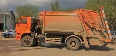 Лихач на мусоровозе сбил подростков
