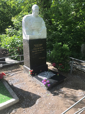 Почтили память легендарного генерала Михаила  Семина...
