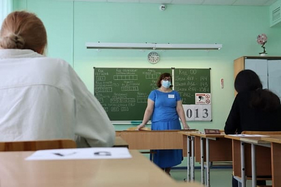 Донские одиннадцатиклассники начали сдавать выпускные экзамены