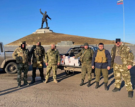 Донские депутаты привезли на передовую Луганской народной республики бронежилеты и рации