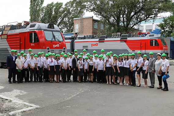 НЭВЗ провел экскурсию для воспитанников Ростовской детской железной дороги