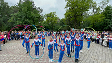 В Новочеркасске прошла традиционная зарядка с чемпионом