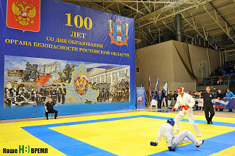 Бьют чекисты друг друга