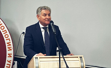 После ареста главы администрации Новочеркасска Юрия Лысенко исполнение его обязанностей перешло к Виктору Синюгину