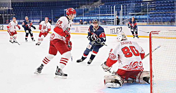 Одна из редких атак «рысей» на ворота ростовчан. Фото с www.hc-rostov.ru